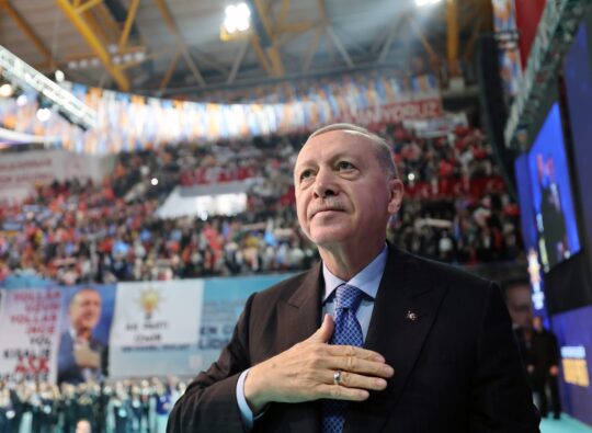 Cumhurbaşkanı Erdoğan, İzmir Büyükşehir Belediyesi’ne Yüklendi.  “Yağmur çiselese İzmir’i