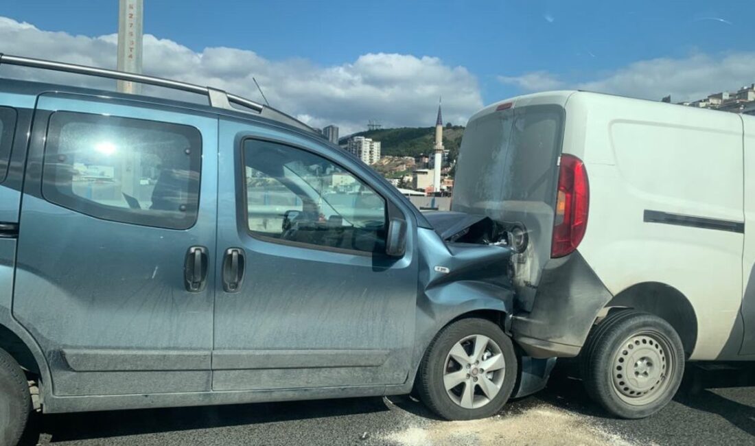 İzmir’in Bayraklı ilçesi tünel girişinde zincirleme trafik kazası meydana geldi.