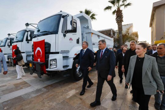 Urla Belediyesi kendi öz kaynaklarıyla aldığı 30 yeni hizmet aracının